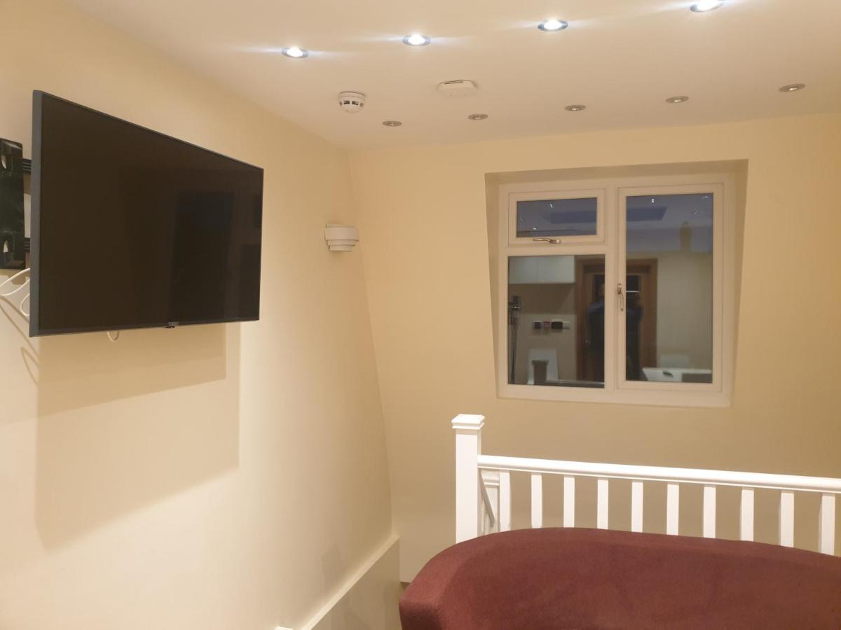 London Luxury 3 Bedroom 2 Bathrooms Flat 1 Min To Redbridge Station Free Parking & Wifi Wanstead Extérieur photo
