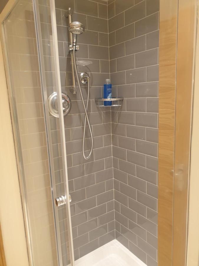 London Luxury 3 Bedroom 2 Bathrooms Flat 1 Min To Redbridge Station Free Parking & Wifi Wanstead Extérieur photo