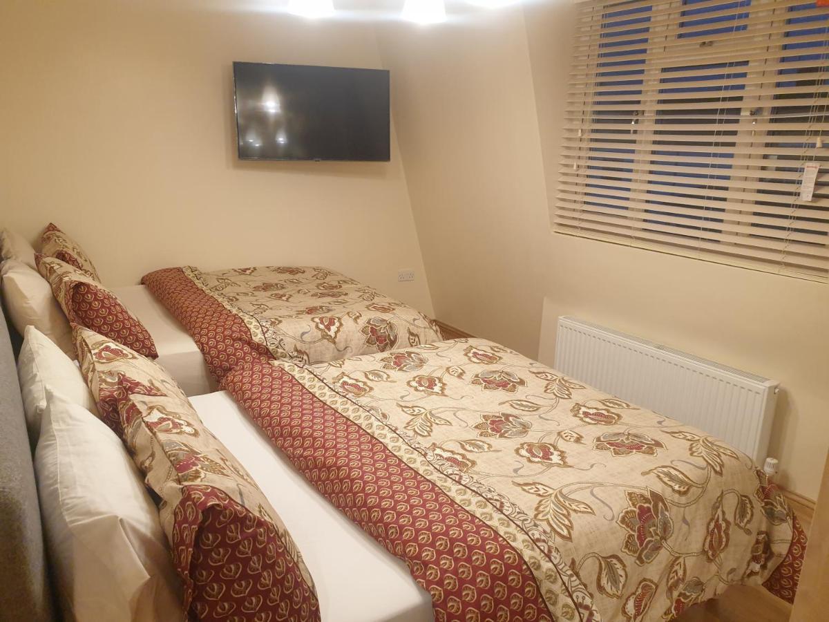 London Luxury 3 Bedroom 2 Bathrooms Flat 1 Min To Redbridge Station Free Parking & Wifi Wanstead Extérieur photo